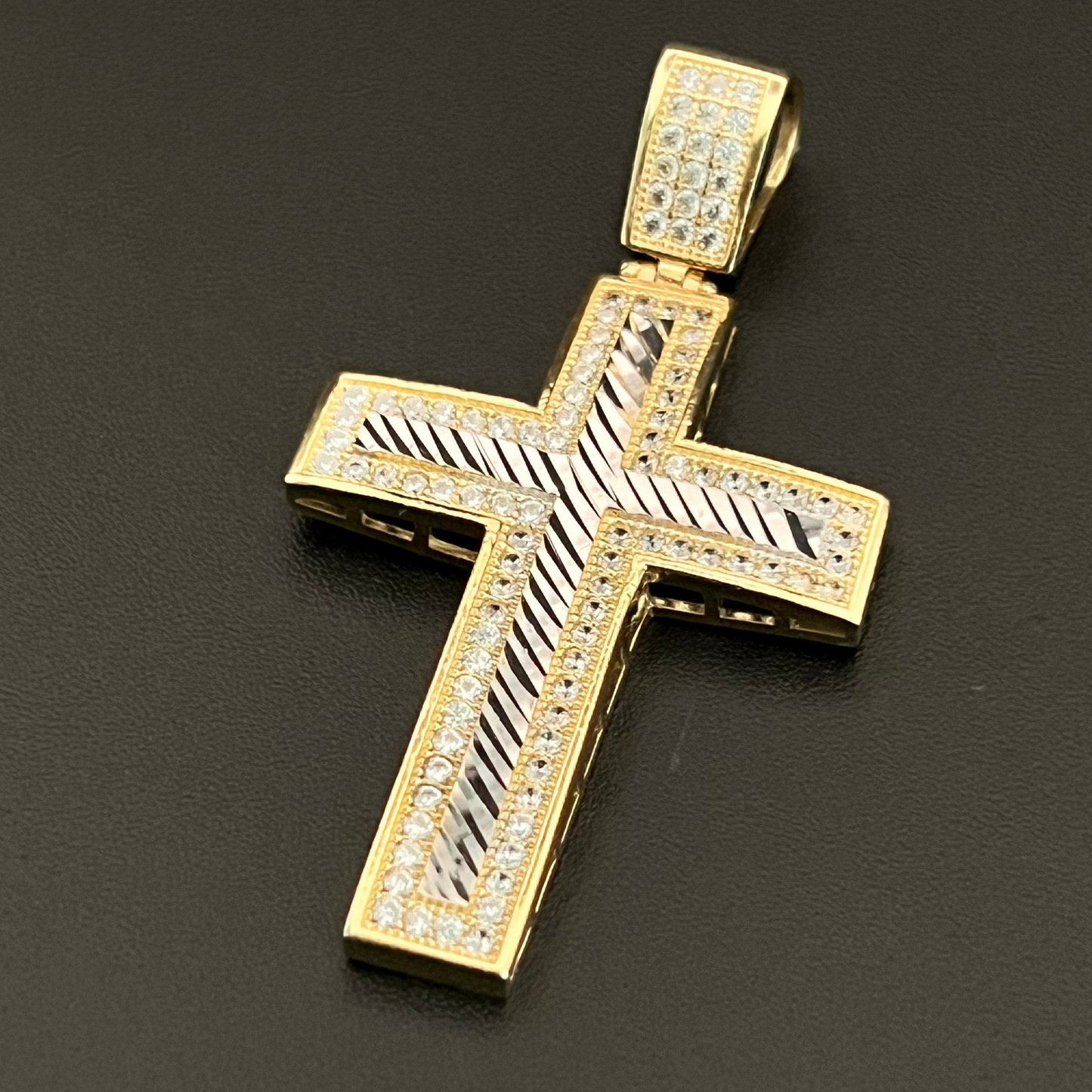 Cross Pendant diamond-cut