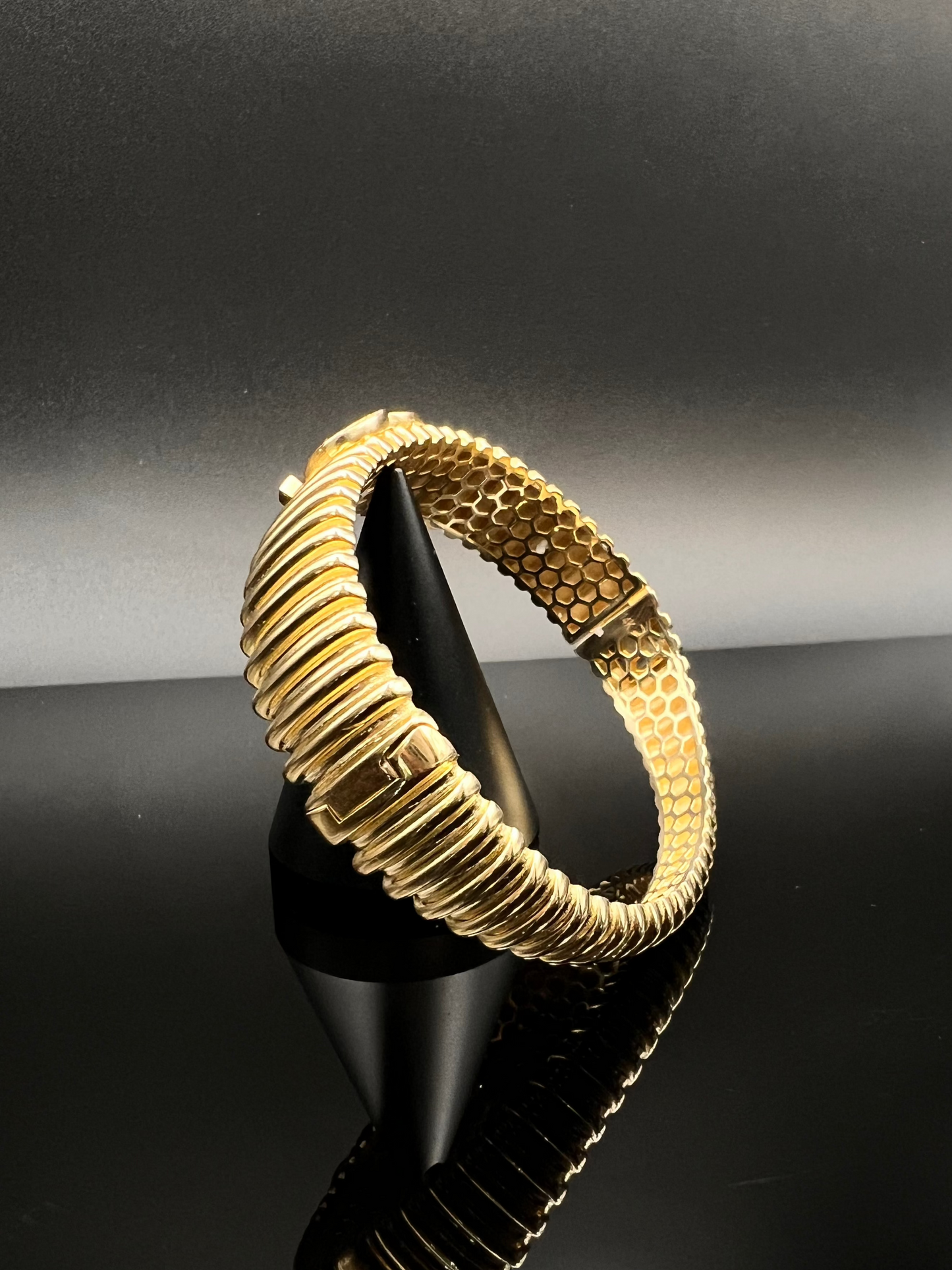 Fancy Women's CC Hollow Bracelet