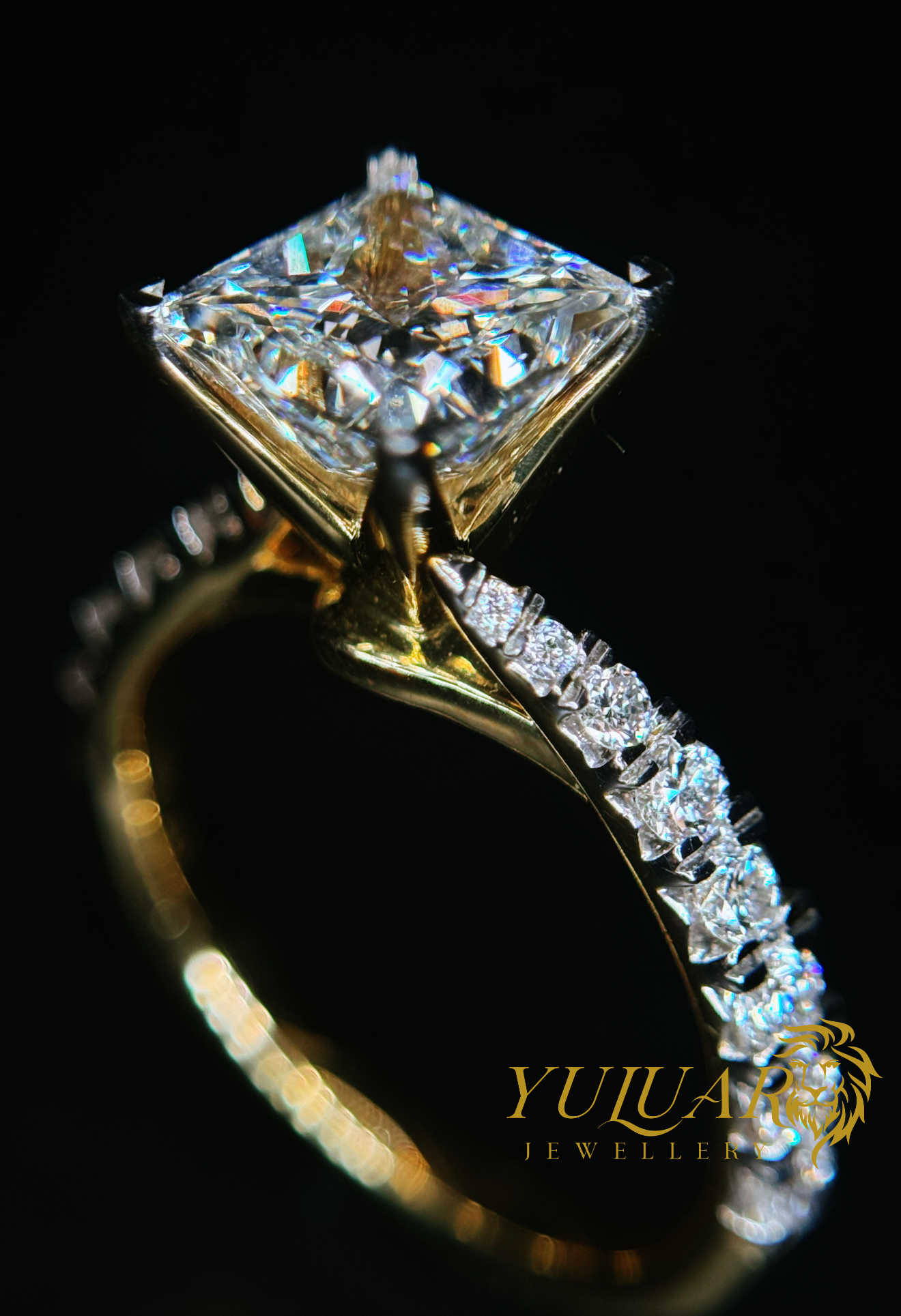 2.59 CT TW PRINCESS CERTIFIED LAB-GROWN DIAMOND ENGAGEMENT RING IN 14K YELLOW GOLD (G-H/VS)