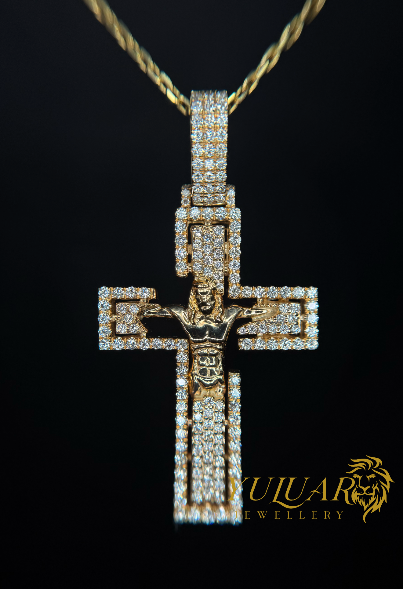1.5 CT TW NATURAL DIAMOND CROSS PENDANT IN 14K (VS)