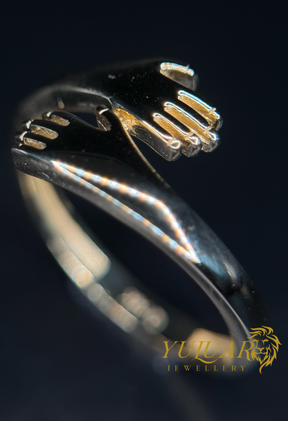 14K Hug Ring