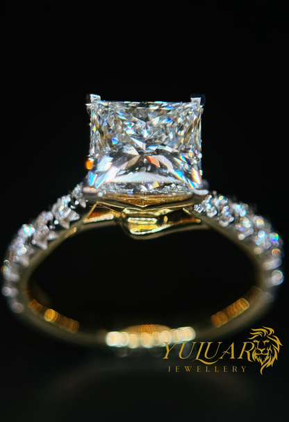 2.59 CT TW PRINCESS CERTIFIED LAB-GROWN DIAMOND ENGAGEMENT RING IN 14K YELLOW GOLD (G-H/VS)