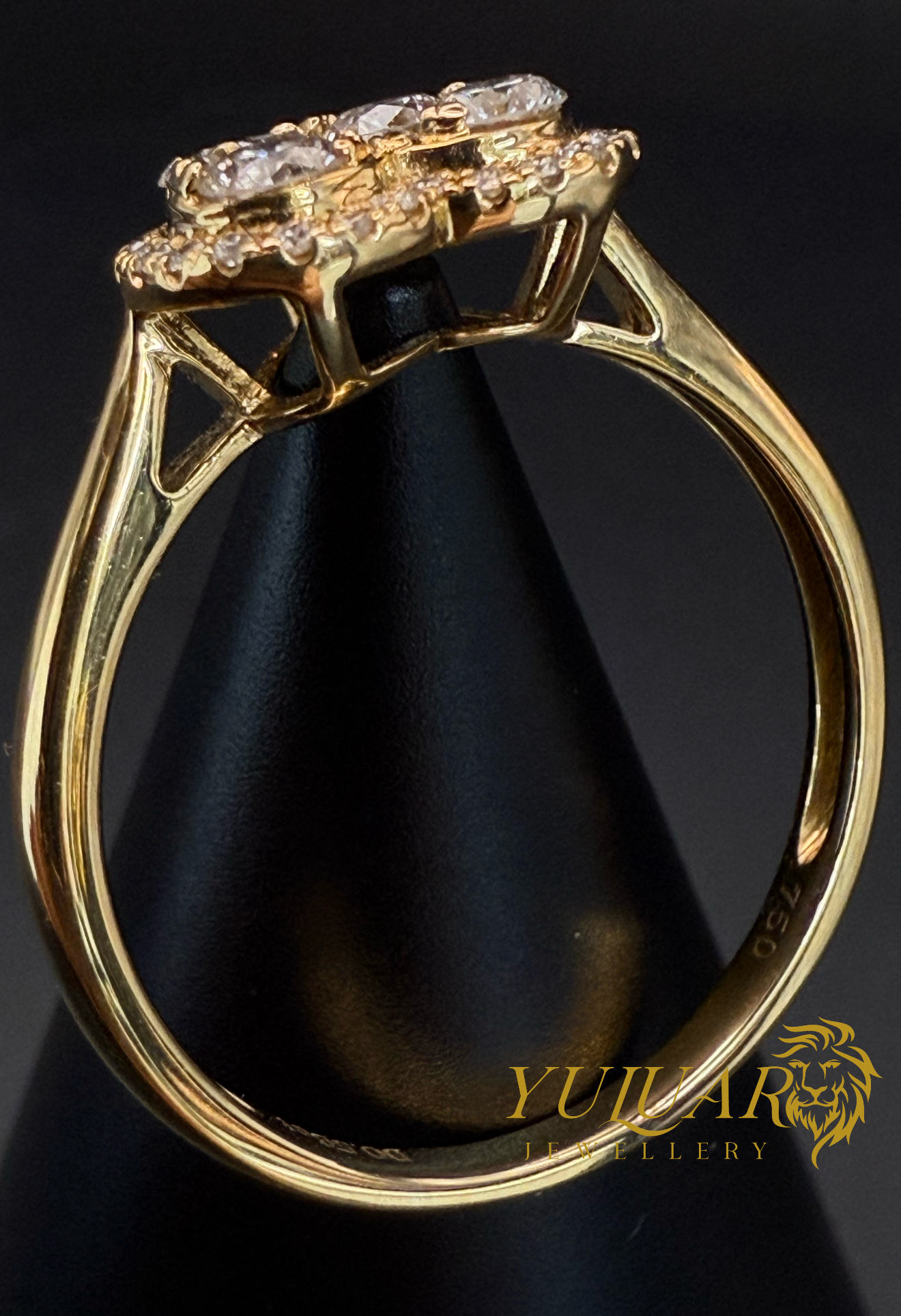 18K Yellow Gold Heart-Shaped Cluster Ring with Natural Diamonds