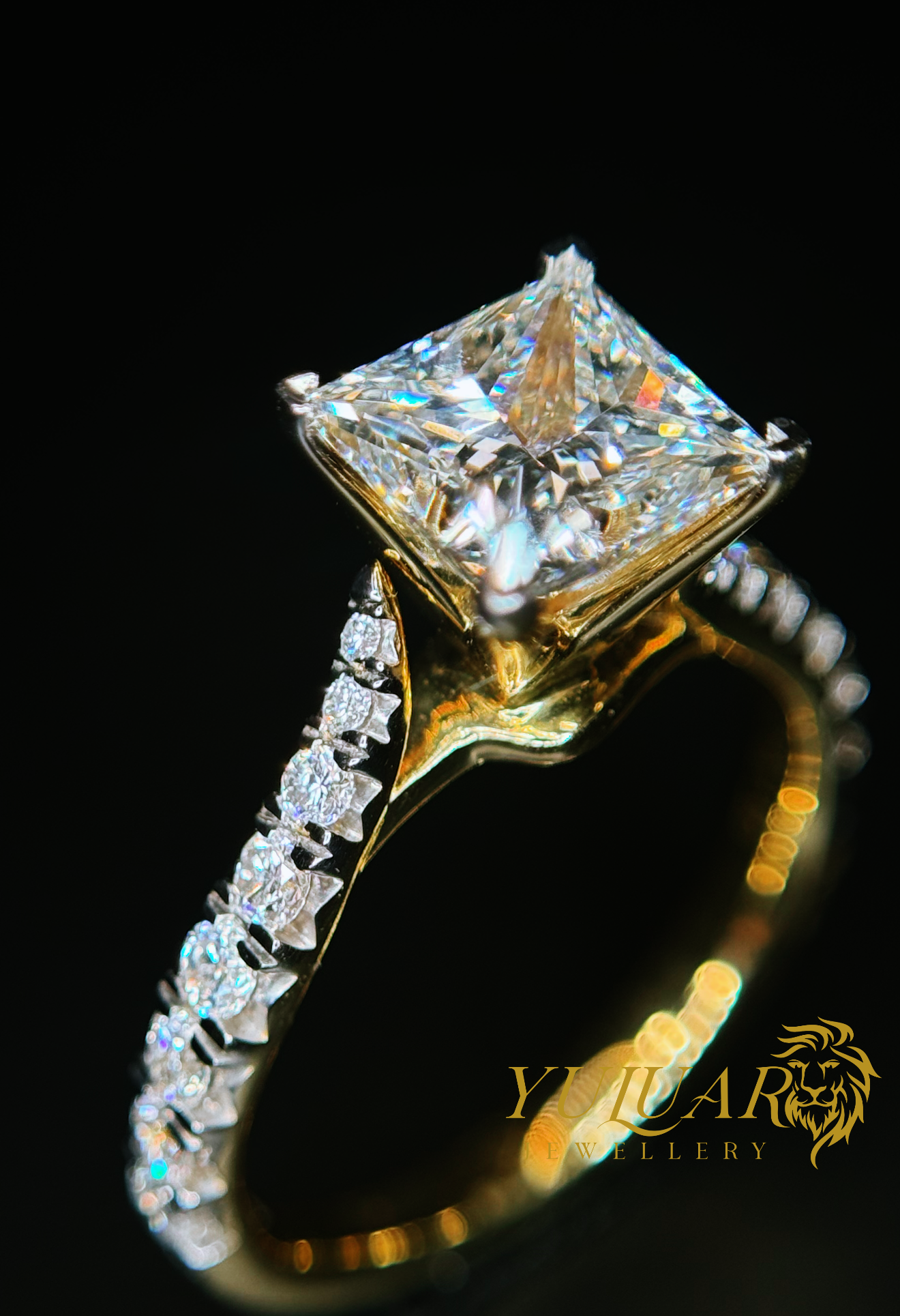 2.59 CT TW PRINCESS CERTIFIED LAB-GROWN DIAMOND ENGAGEMENT RING IN 14K YELLOW GOLD (G-H/VS)