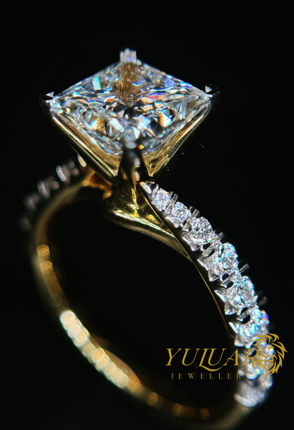 2.59 CT TW PRINCESS CERTIFIED LAB-GROWN DIAMOND ENGAGEMENT RING IN 14K YELLOW GOLD (G-H/VS)