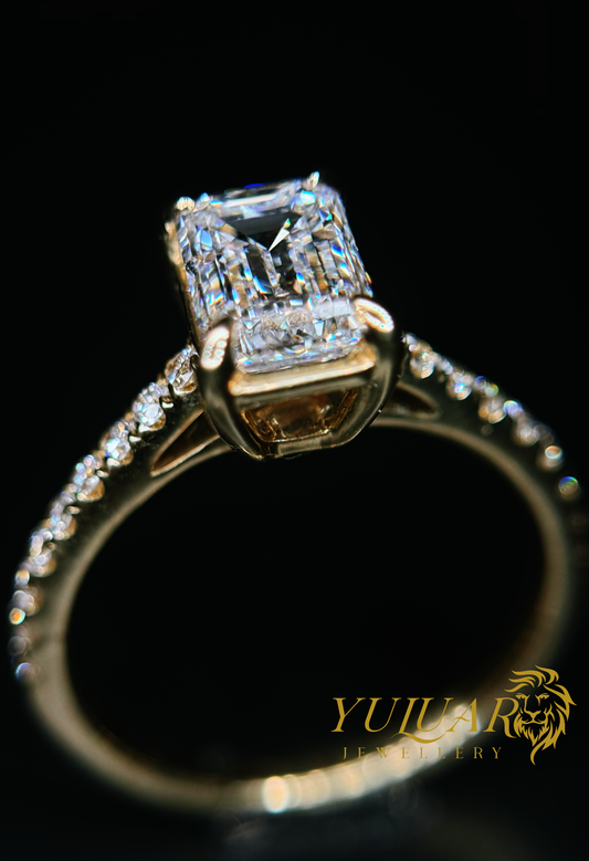 1.75 CT TW EMERALD CERTIFIED LAB-GROWN DIAMOND ENGAGEMENT RING IN 14K YELLOW GOLD (H/VS)