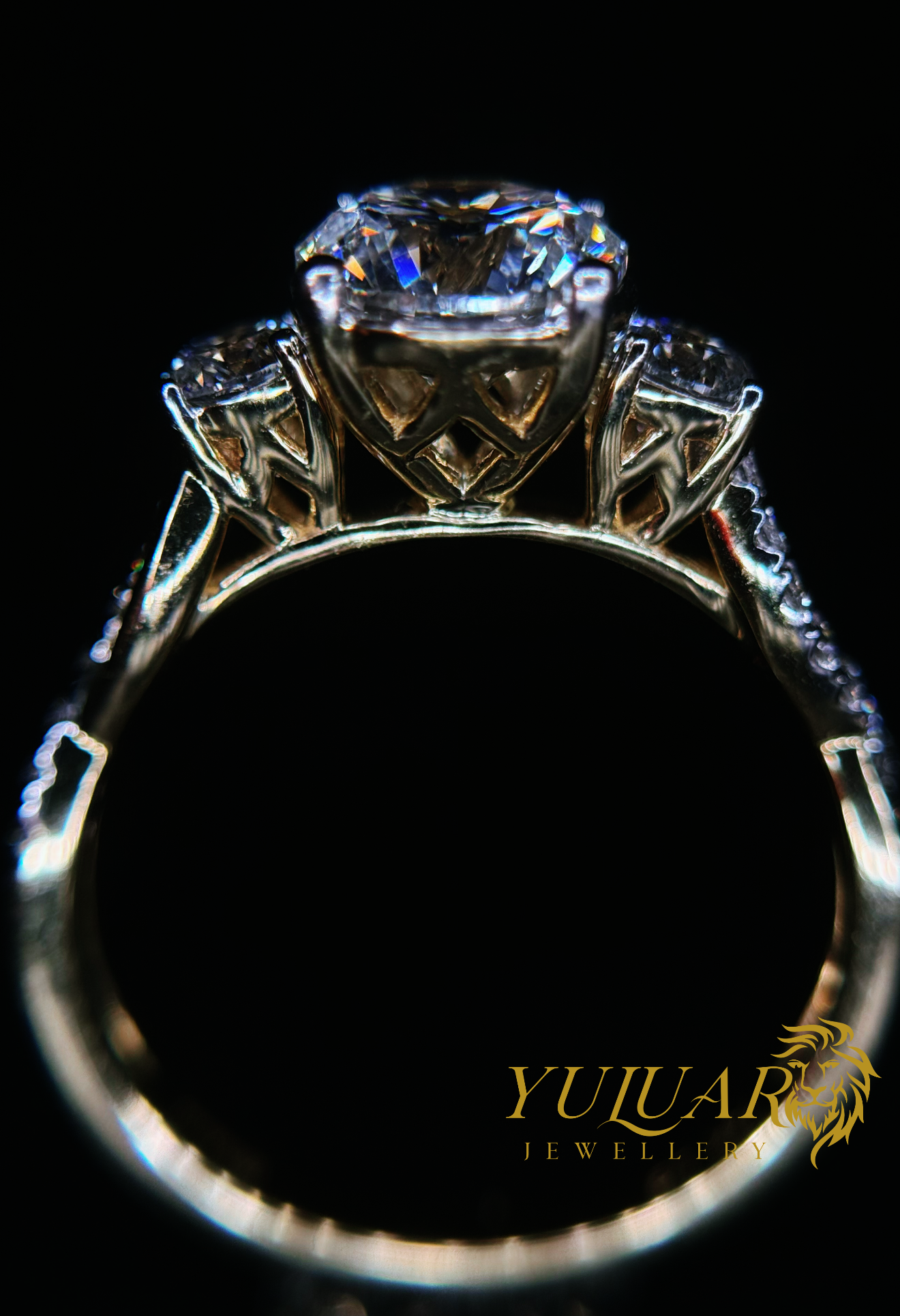 2.04 CT TW ROUND BRILLIANT CERTIFIED LAB-GROWN DIAMOND ENGAGEMENT RING IN 14K YELLOW GOLD (G-H/VS)