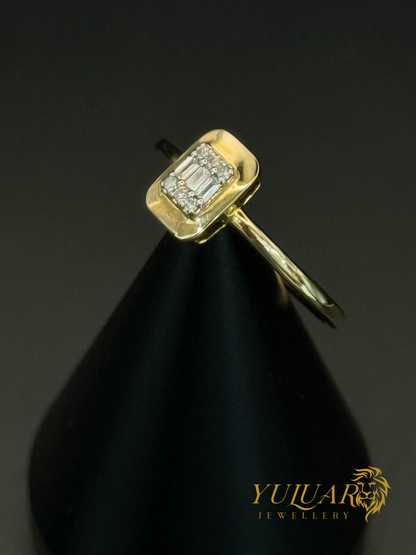 Delicate and modern ring in 18K yellow gold .11 Carats Natural Diamonds